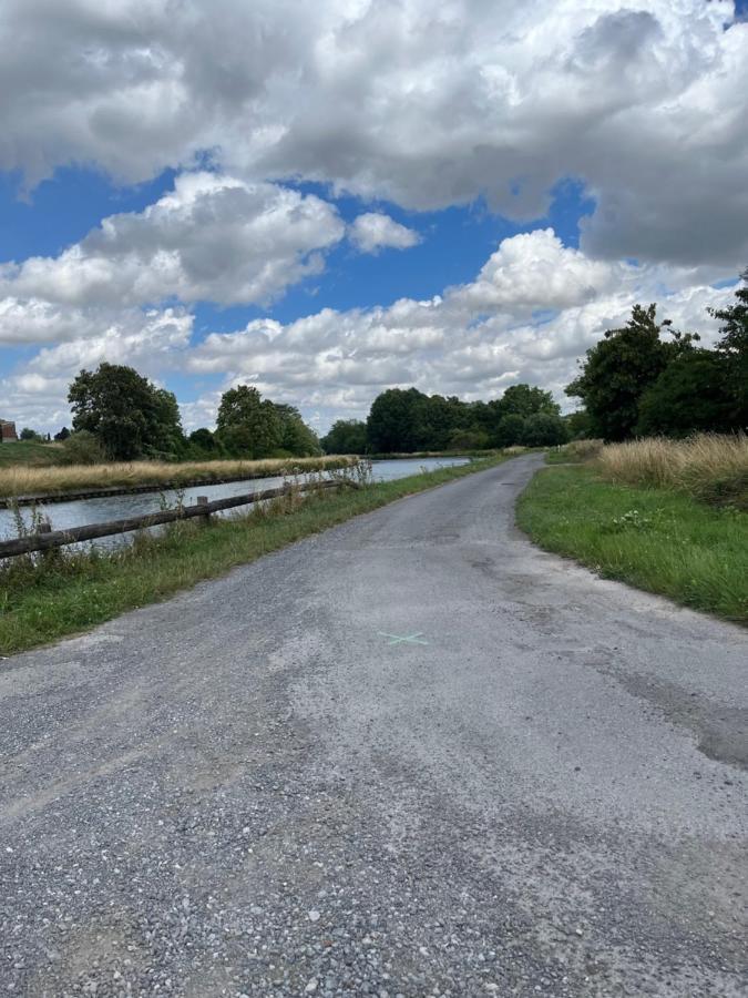 Superbe Appartement Au Bord Du Canal De St Quentin Saint-Quentin  Exteriér fotografie